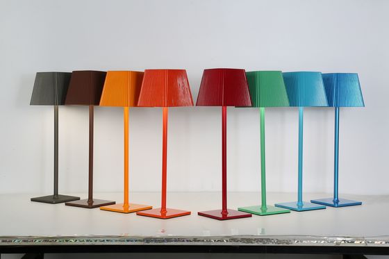 টাচ সেন্সর LED ডেস্ক ল্যাম্প নিয়মিত উজ্জ্বলতা সহ AC100-240V DC 5V/1A